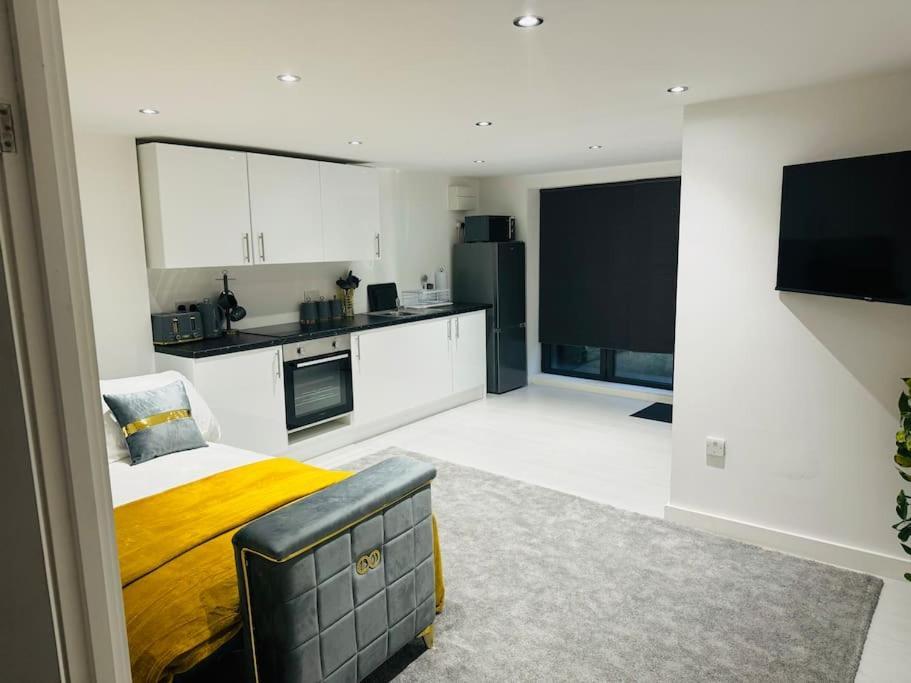 Perfect 1 Bed Apartment Sleeps 5 1 Kingsize Bed 1 Double Sofabed One Single Mattress Free Parking Wifi Good Transport Network Shopping Holiday Makers Families Contractors In North London Enfield Exterior foto